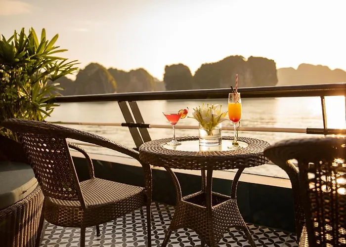  Rosy Cruises Ha Long