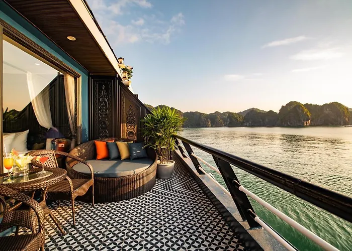 Rosy Cruises Hạ Long